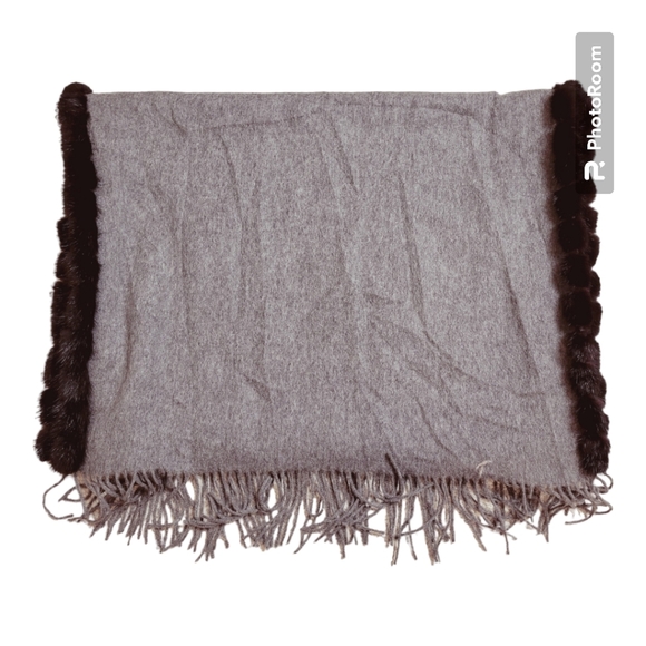 MITCHIE'S 90% Wool & 10% Cashmere Wrap with MINK Fur - Picture 10 of 13